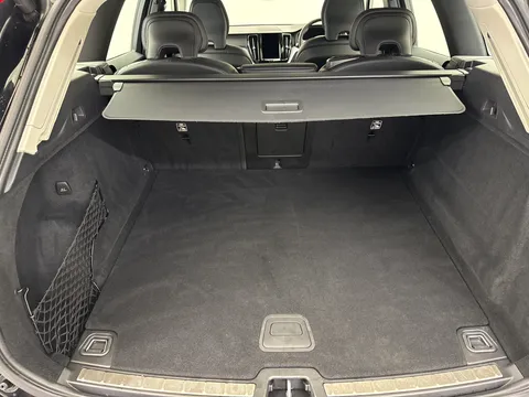 NK71LKO Volvo XC60 2.0 B5P Momentum 5dr Geartronic Thumbnail #27