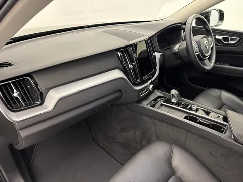 NK71LKO Volvo XC60 2.0 B5P Momentum 5dr Geartronic Thumbnail #13