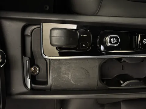 NK71LKO Volvo XC60 2.0 B5P Momentum 5dr Geartronic Thumbnail #15