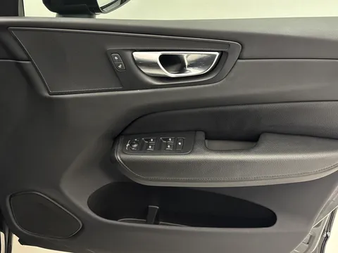 NK71LKO Volvo XC60 2.0 B5P Momentum 5dr Geartronic Thumbnail #18