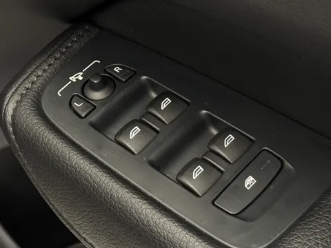 NK71LKO Volvo XC60 2.0 B5P Momentum 5dr Geartronic Thumbnail #19