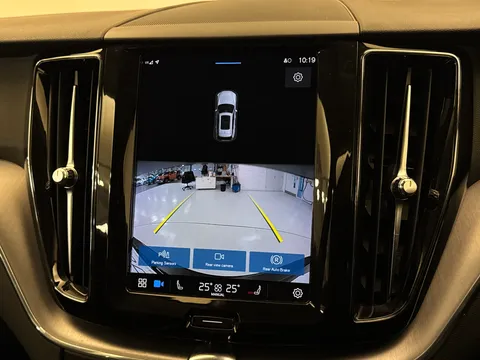 NK71LKO Volvo XC60 2.0 B5P Momentum 5dr Geartronic Thumbnail #24