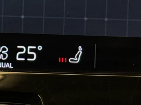 NK71LKO Volvo XC60 2.0 B5P Momentum 5dr Geartronic Thumbnail #25