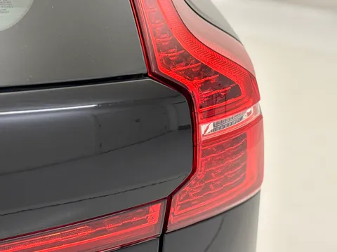 NK71LKO Volvo XC60 2.0 B5P Momentum 5dr Geartronic Thumbnail #33