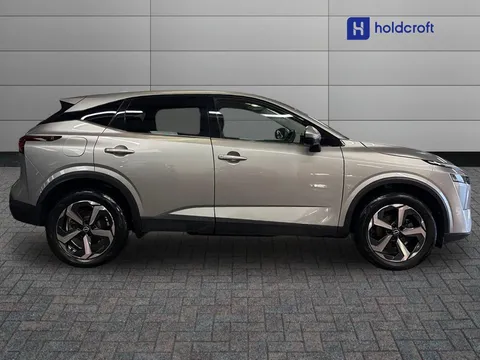 DV72KKD Nissan Qashqai 1.3 DiG-T MH N-Connecta 5dr Thumbnail #3