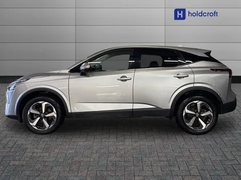 DV72KKD Nissan Qashqai 1.3 DiG-T MH N-Connecta 5dr Thumbnail #6