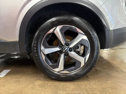 DV72KKD Nissan Qashqai 1.3 DiG-T MH N-Connecta 5dr Thumbnail #9