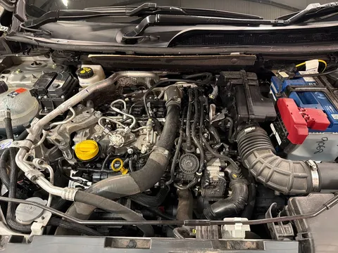 DV72KKD Nissan Qashqai 1.3 DiG-T MH N-Connecta 5dr Thumbnail #10