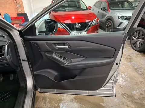 DV72KKD Nissan Qashqai 1.3 DiG-T MH N-Connecta 5dr Thumbnail #18