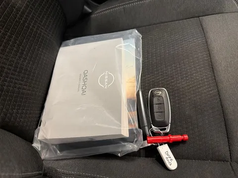 DV72KKD Nissan Qashqai 1.3 DiG-T MH N-Connecta 5dr Thumbnail #21