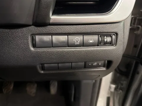 DV72KKD Nissan Qashqai 1.3 DiG-T MH N-Connecta 5dr Thumbnail #23