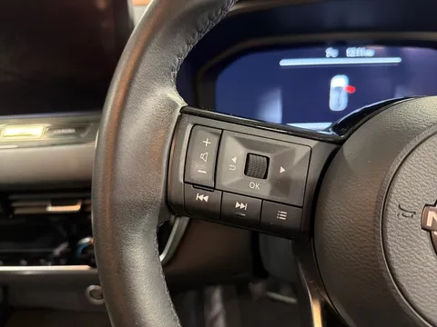 DV72KKD Nissan Qashqai 1.3 DiG-T MH N-Connecta 5dr Thumbnail #25