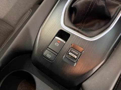 DV72KKD Nissan Qashqai 1.3 DiG-T MH N-Connecta 5dr Thumbnail #26