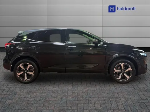 DE72ECJ Nissan Qashqai 1.3 DiG-T MH N-Connecta 5dr Thumbnail #3