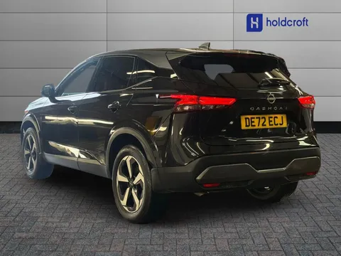 DE72ECJ Nissan Qashqai 1.3 DiG-T MH N-Connecta 5dr Thumbnail #4