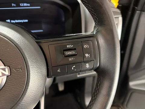 DE72ECJ Nissan Qashqai 1.3 DiG-T MH N-Connecta 5dr Thumbnail #24