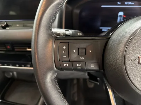 DE72ECJ Nissan Qashqai 1.3 DiG-T MH N-Connecta 5dr Thumbnail #25