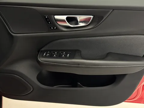 YL72ZKU Volvo S60 2.0 B5P Plus Dark 4dr Auto Thumbnail #20