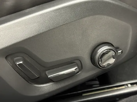 YL72ZKU Volvo S60 2.0 B5P Plus Dark 4dr Auto Thumbnail #22