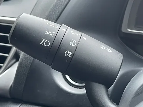 MH17HFY Mazda Mazda3 2.0 SE-L Nav 5dr Thumbnail #17