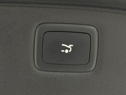 DY75YHG Mg Motor Uk Im6 553kW Launch Edition 100kWh 5dr AWD Auto Thumbnail #18