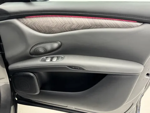 DY75YHG Mg Motor Uk Im6 553kW Launch Edition 100kWh 5dr AWD Auto Thumbnail #17