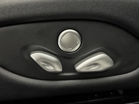 DY75YHG Mg Motor Uk Im6 553kW Launch Edition 100kWh 5dr AWD Auto Thumbnail #20