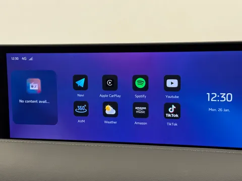 DY75YHG Mg Motor Uk Im6 553kW Launch Edition 100kWh 5dr AWD Auto Thumbnail #22