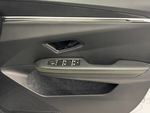 DU25VVF Renault Scenic E-Tech 125kW Techno 60kWh Comfort Range 5dr Auto Thumbnail #17