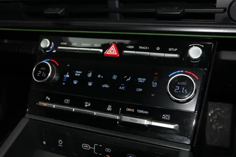 DG25CGZ Hyundai Santa Fe 1.6 TGDi PHEV Calligraphy 5dr 4WD Auto [6 Seats] Thumbnail #32