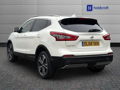 DL68SKK Nissan Qashqai 1.5 dCi 115 N-Connecta 5dr [Glass Roof Pack] Thumbnail #4
