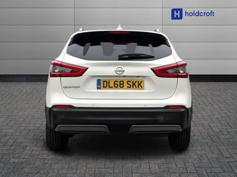 DL68SKK Nissan Qashqai 1.5 dCi 115 N-Connecta 5dr [Glass Roof Pack] Thumbnail #5