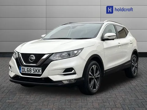 DL68SKK Nissan Qashqai 1.5 dCi 115 N-Connecta 5dr [Glass Roof Pack] Thumbnail #7