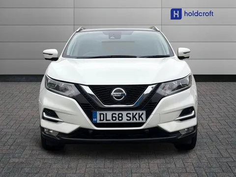 DL68SKK Nissan Qashqai 1.5 dCi 115 N-Connecta 5dr [Glass Roof Pack] Thumbnail #8