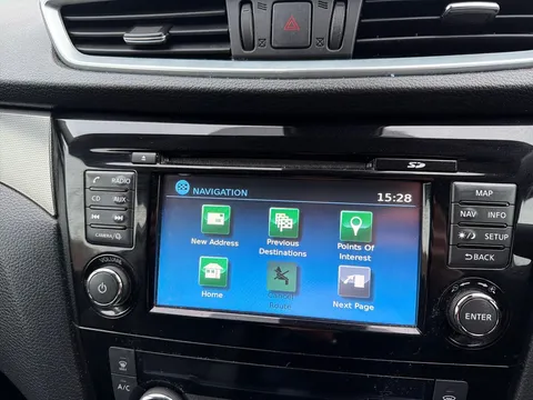 DL68SKK Nissan Qashqai 1.5 dCi 115 N-Connecta 5dr [Glass Roof Pack] Thumbnail #14