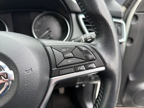 DL68SKK Nissan Qashqai 1.5 dCi 115 N-Connecta 5dr [Glass Roof Pack] Thumbnail #24