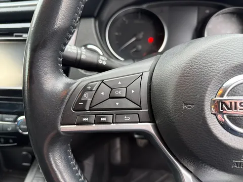 DL68SKK Nissan Qashqai 1.5 dCi 115 N-Connecta 5dr [Glass Roof Pack] Thumbnail #26