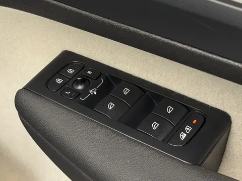 DX23LYH Volvo XC40 2.0 B3P Plus Dark 5dr Auto Thumbnail #26