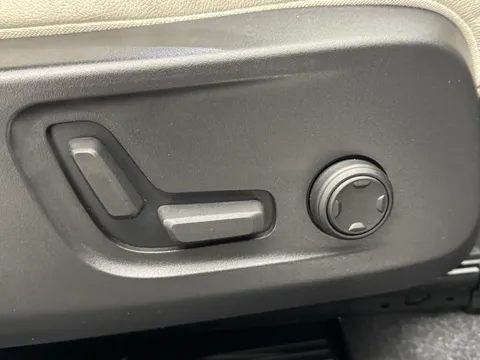 DX23LYH Volvo XC40 2.0 B3P Plus Dark 5dr Auto Thumbnail #27