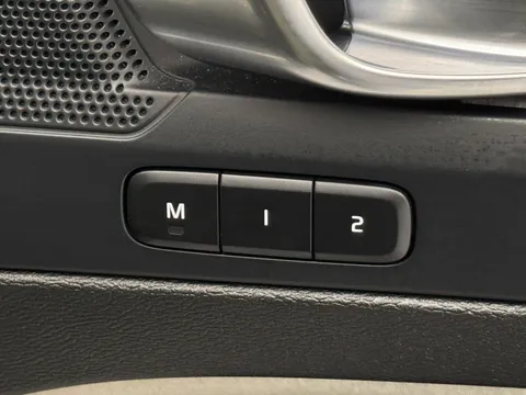 DX23LYH Volvo XC40 2.0 B3P Plus Dark 5dr Auto Thumbnail #28