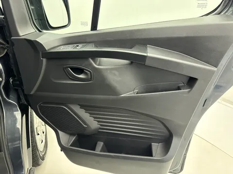 FG23XOA Renault Trafic LL30 Blue dCi 150 Business+ Van Thumbnail #9