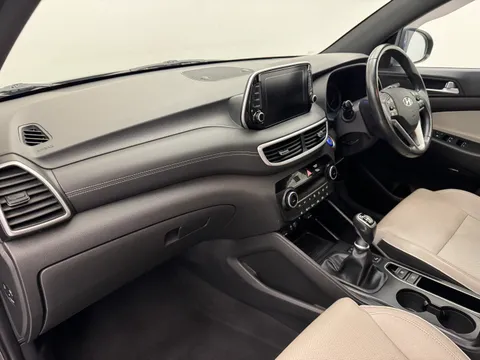 AR19CVX Hyundai Tucson 1.6 CRDi Premium 5dr 2WD Thumbnail #13
