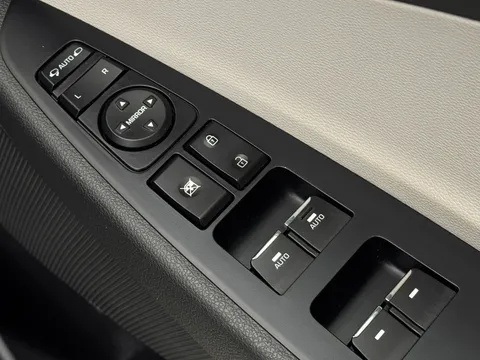 AR19CVX Hyundai Tucson 1.6 CRDi Premium 5dr 2WD Thumbnail #19