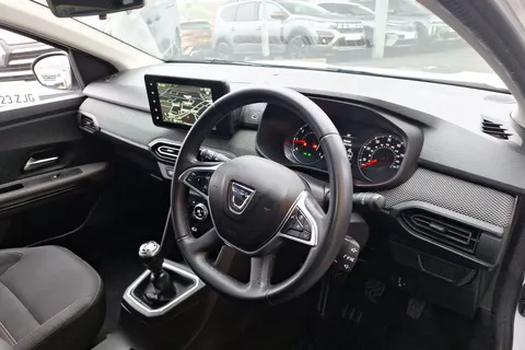 DY72VKA Dacia Jogger 1.0 TCe Extreme SE 5dr Thumbnail #15