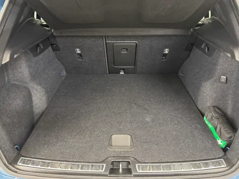 SF72YCJ Volvo XC40 1.5 T5 Recharge PHEV Ultimate Dark 5dr Auto Thumbnail #10