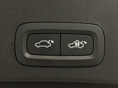 SF72YCJ Volvo XC40 1.5 T5 Recharge PHEV Ultimate Dark 5dr Auto Thumbnail #11