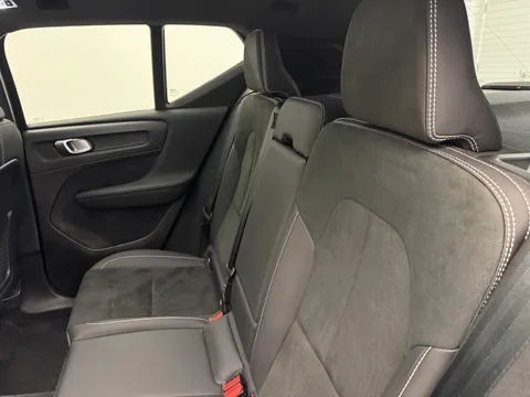 SF72YCJ Volvo XC40 1.5 T5 Recharge PHEV Ultimate Dark 5dr Auto Thumbnail #12