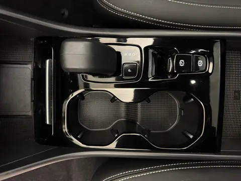 SF72YCJ Volvo XC40 1.5 T5 Recharge PHEV Ultimate Dark 5dr Auto Thumbnail #18