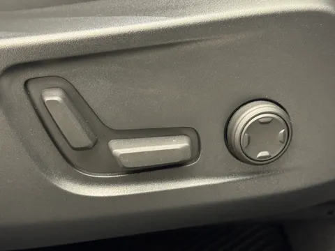 SF72YCJ Volvo XC40 1.5 T5 Recharge PHEV Ultimate Dark 5dr Auto Thumbnail #30