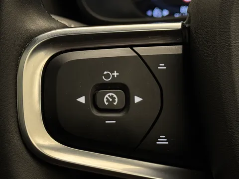 SF72YCJ Volvo XC40 1.5 T5 Recharge PHEV Ultimate Dark 5dr Auto Thumbnail #33